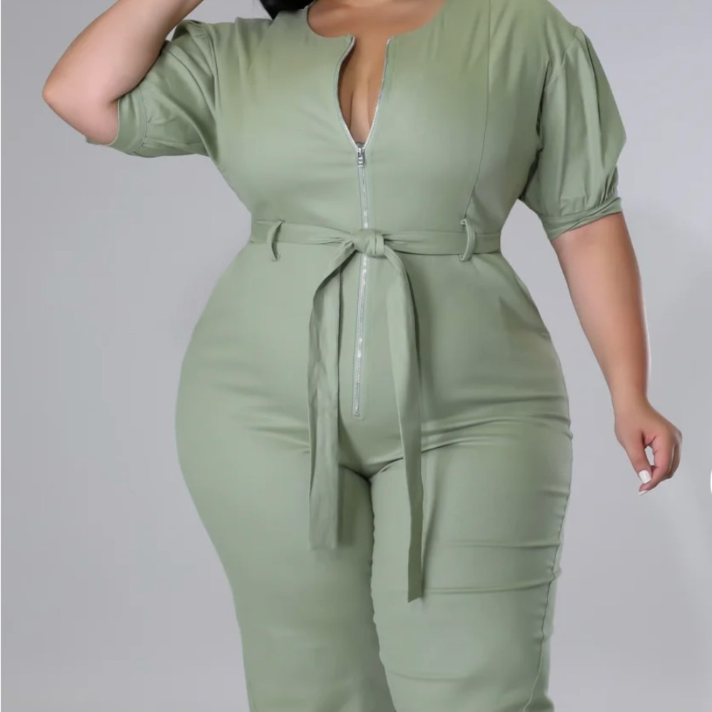 Elegant Green Jumpsuit with Puff Sleeves and Tie Waist